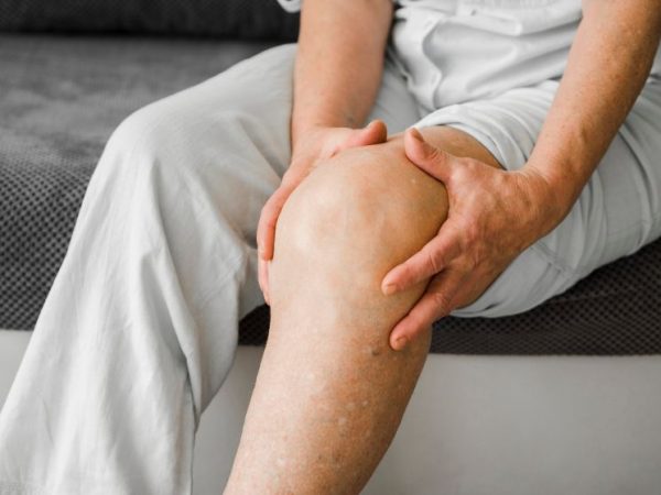 What is the quickest way to relieve knee pain at home?